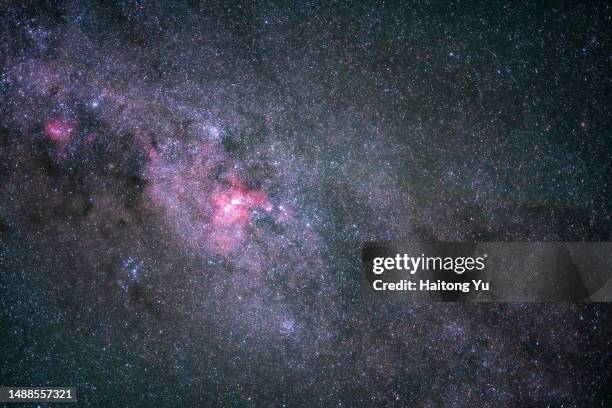 milky way galaxy and carina nebula - southern hemisphere fotografías e imágenes de stock