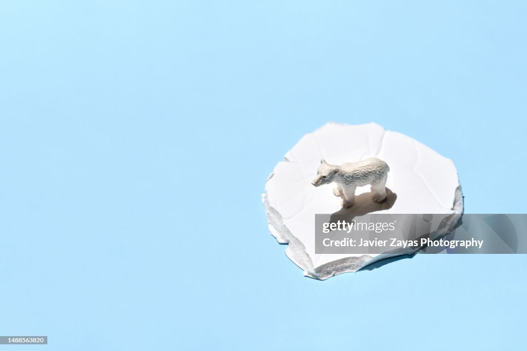 Plastic polar bear on a simulated piece of ice in the middle of the ocean