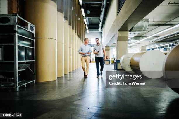 Manufacturing Conversation 1,316 Casual Conversation Manufacturing Stock Photos, High-Res Pictures ...