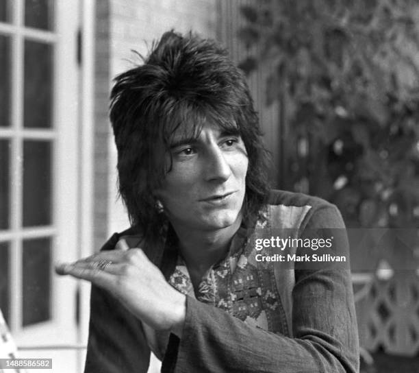 Musician/Singer/Songwriter Ron Wood in his suite at Beverly Wilshire Hotel after it was announced he would join The Rolling Stones Beverly Hills, CA...