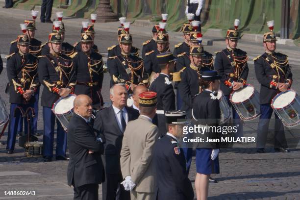Le premier ministre Jean-Mac Ayrault, le ministre de la d?fense Jean Yves Le Drian assitent au defile militaire du 14 juillet sur les Champs Elysees...