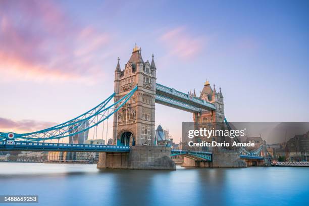 london tower bridge over the river thames in london, england - tower bridge imagens e fotografias de stock