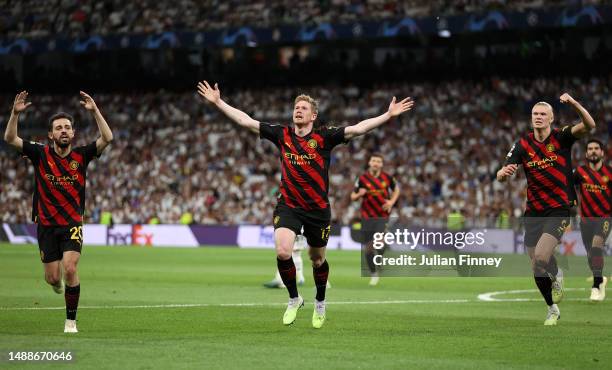 Kevin De Bruyne of Manchester City celebrates after scoring the team's first goal during the UEFA Champions League semi-final first leg match between...