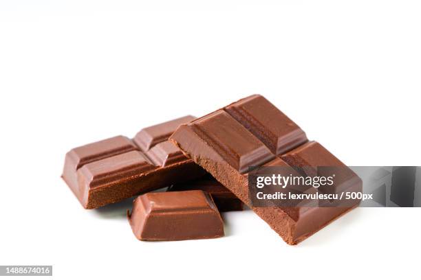 milk chocolate bar isolated on white background,dessert,romania - barra de chocolate fotografías e imágenes de stock