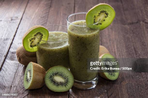 fresh made kiwi shake with fresh fruits,romania - kiwi foto e immagini stock