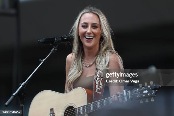 Ashley Rnd Singer 6,224 Ashley Singer Stock Photos, High-Res Pictures, and Images - Getty ...