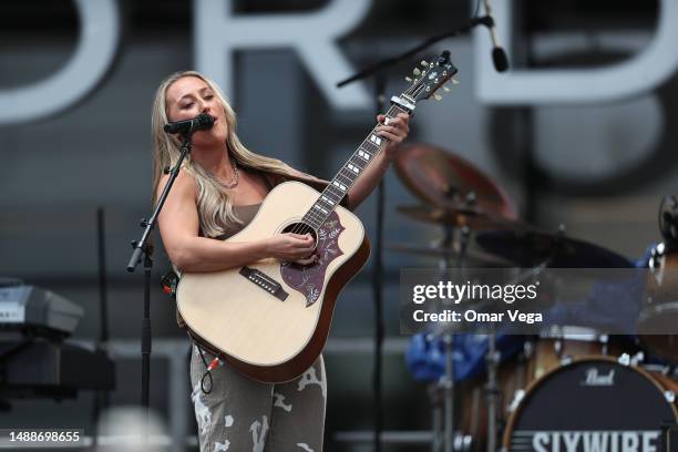 Ashley Rnd Singer 130 Ashley Cooke Singer Stock Photos, High-Res Pictures, and Images ...
