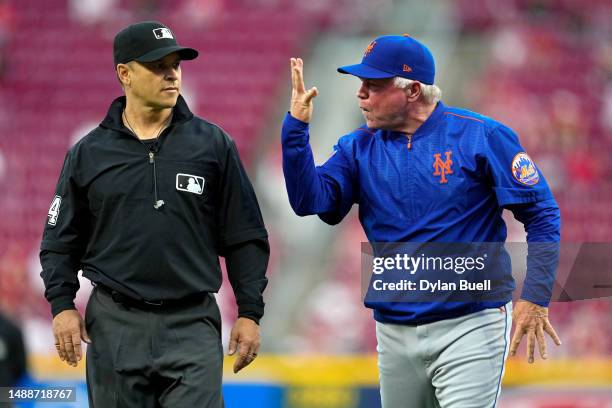 Manager Buck Showalter of the New York Mets argues with umpire Mark Wegner after being ejected in the fifth inning against the Cincinnati Reds at...