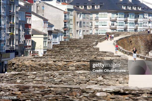 3rd century roman wall around the old city. - lugo city stock pictures, royalty-free photos & images
