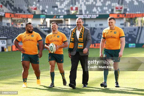 Taniela Tupou of the Wallabies, David Porecki of the Wallabies, Rugby Australia President Joe Roff and Angus Bell of the Wallabies pose during a...