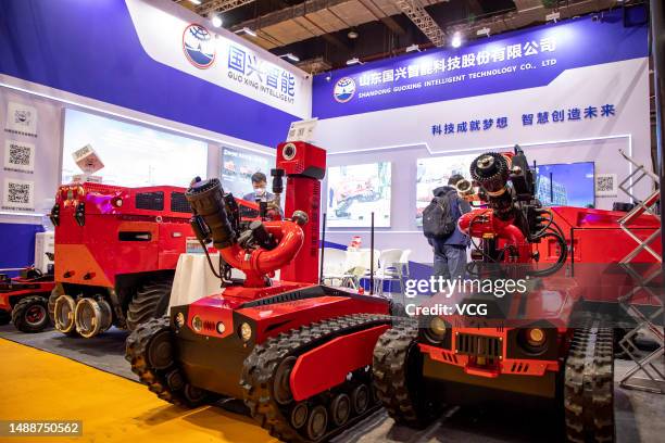 Intelligent Firefighting System Firefighting Robot Photos and Premium High Res Pictures - Getty Images