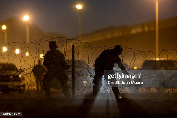 Texas National Guard troops set up razor wire near hundreds of immigrants who had crossed into the United States from Mexico on May 09, 2023 in El...