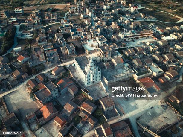 a beautiful town in pingtan island - chinese house churches imagens e fotografias de stock