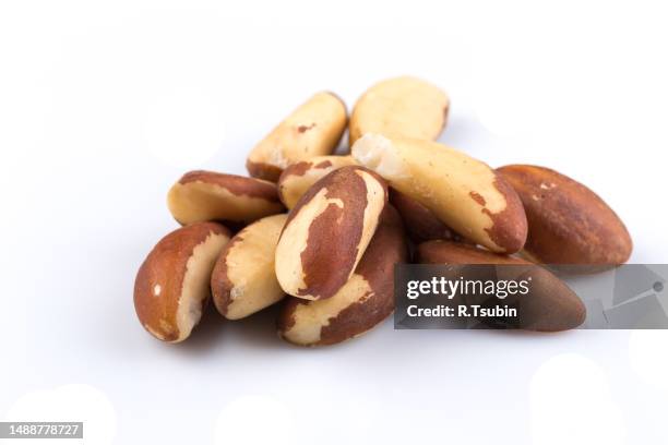 brazil nuts - se stockfoto's en -beelden