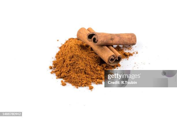 cinnamon sticks with powder isolated on white background - canela imagens e fotografias de stock