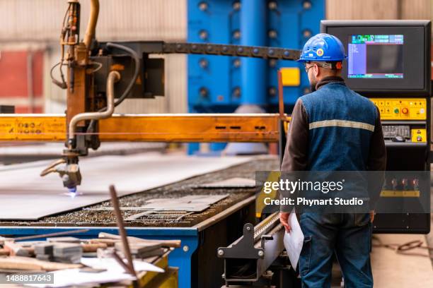 steel worker on cnc plasma cutter machine - cnc cutting stock pictures, royalty-free photos & images