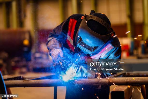 industrial welder - lasser stockfoto's en -beelden