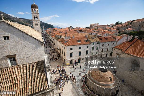 old town well and placa seen from city wall. - dubrovnik old town foto e immagini stock