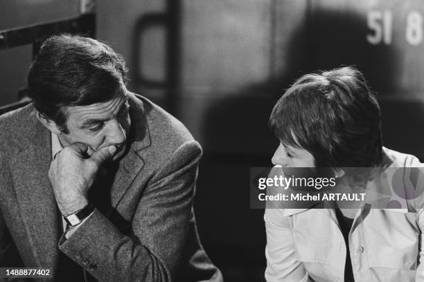 Lino Ventura et Annie Girardot lors du tournage du film 'La Gifle' à Paris le 20 juin 1974