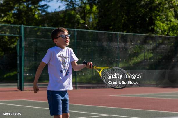 here comes the ball - holding tennis racquet stock pictures, royalty-free photos & images