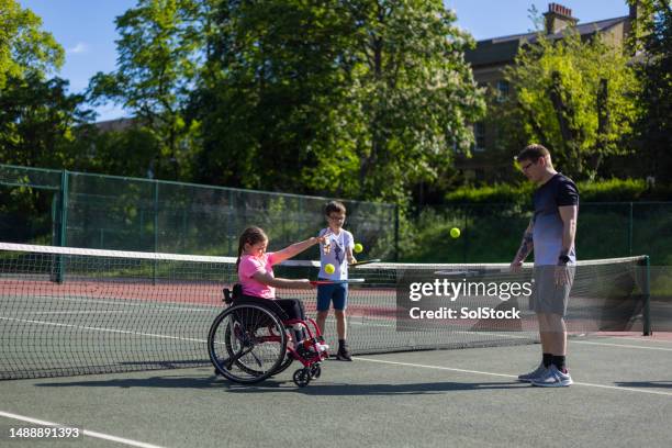 who can keep it up the longest? - bouncing tennis ball stock pictures, royalty-free photos & images