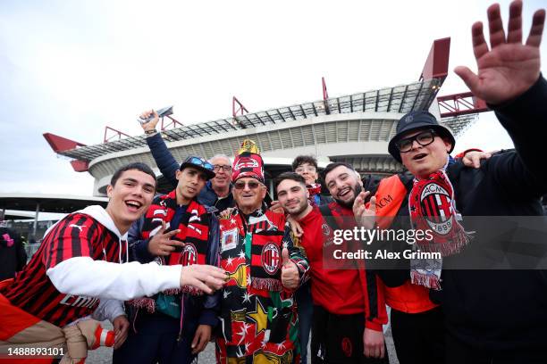 Milan Fans 127,596 Milan San Siro Stadium Stock Photos, High-Res Pictures, and ...