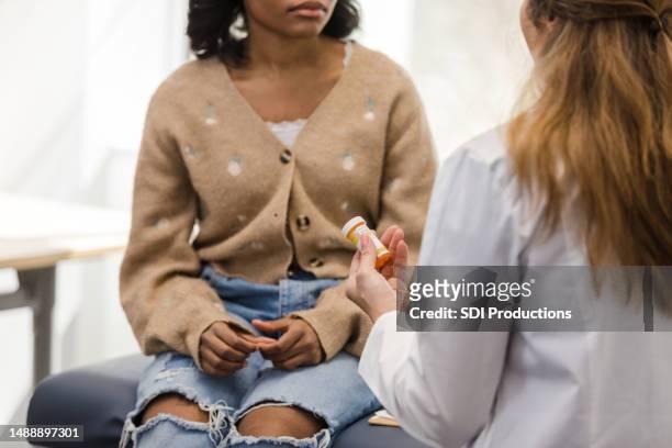 young female college student discusses medicine with doctor - prozac stockfoto's en -beelden