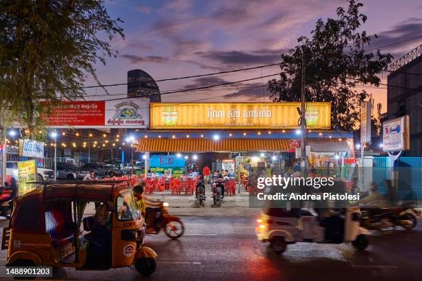 an open air restaurant in phnom penh - night life in cambodian capital phnom penh bildbanksfoton och bilder