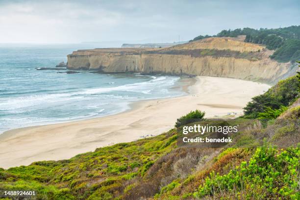 tunitas beach california usa pacific coastline san mateo county - san mateo california stock pictures, royalty-free photos & images