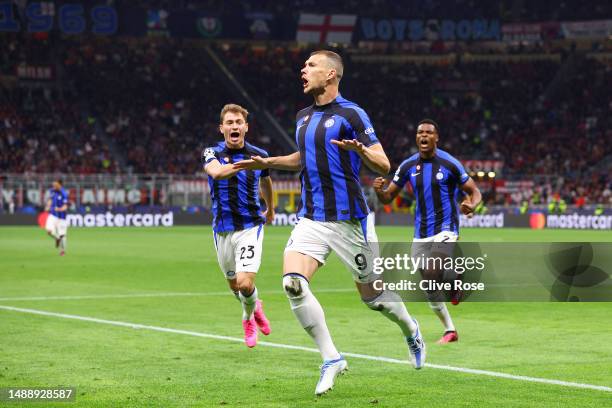 Edin Dzeko of FC Internazionale celebrates with teammates after scoring the team's first goal during the UEFA Champions League semi-final first leg...