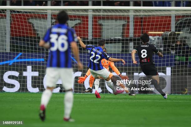 Henrikh Mkhitaryan of FC Internazionale scores the team's second goal whilst under pressure from Sandro Tonali of AC Milan during the UEFA Champions...