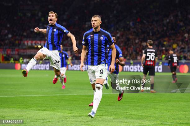 Edin Dzeko of FC Internazionale celebrates with teammates after scoring the team's first goal during the UEFA Champions League semi-final first leg...