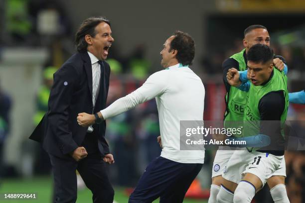 Simone Inzaghi, Head Coach of FC Internazionale, celebrates after Henrikh Mkhitaryan of FC Internazionale scores the team's second goal during the...