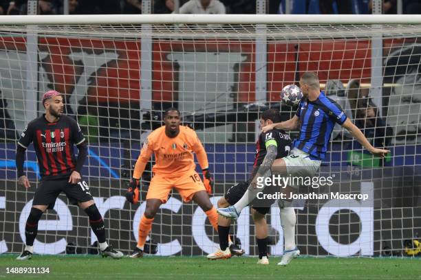 Edin Dzeko of FC Internazionale scores to give the side a 1-0 lead during the UEFA Champions League semi-final first leg match between AC Milan and...
