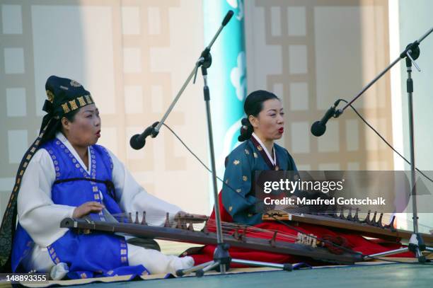 Kayagum String Instruments 104 Kayagum Stock Photos, High-Res Pictures, and Images - Getty Images