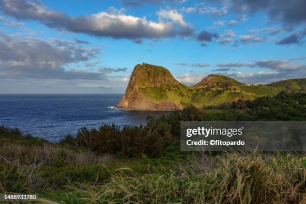 pu'u koa'e hill close to kahakuloa in maui - north pacific stock pictures, royalty-free photos & images