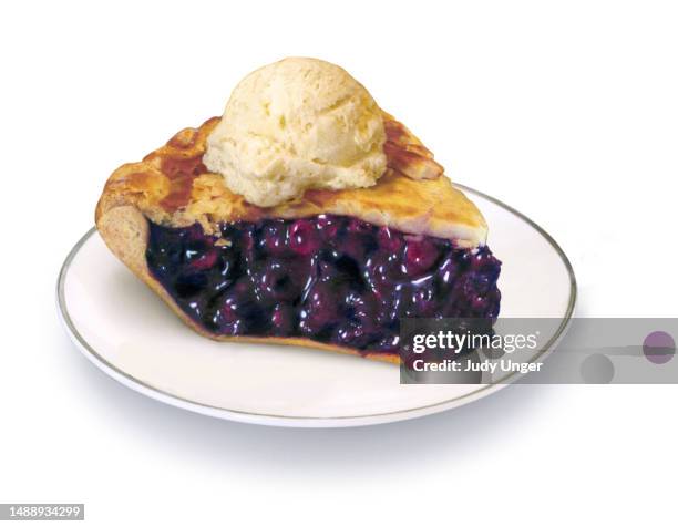 blueberry pie plate - blueberry pie stock illustrations