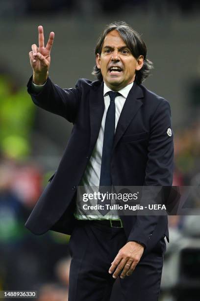 Simone Inzaghi, Head Coach of FC Internazionale, reacts during the UEFA Champions League semi-final first leg match between AC Milan and FC...