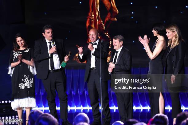 Antonella Attili, director Massimo Venier, Aldo Baglio, Giacomo Poretti, Elena Lietti and Lucia Mascino receive the David dello Spettatore Award...