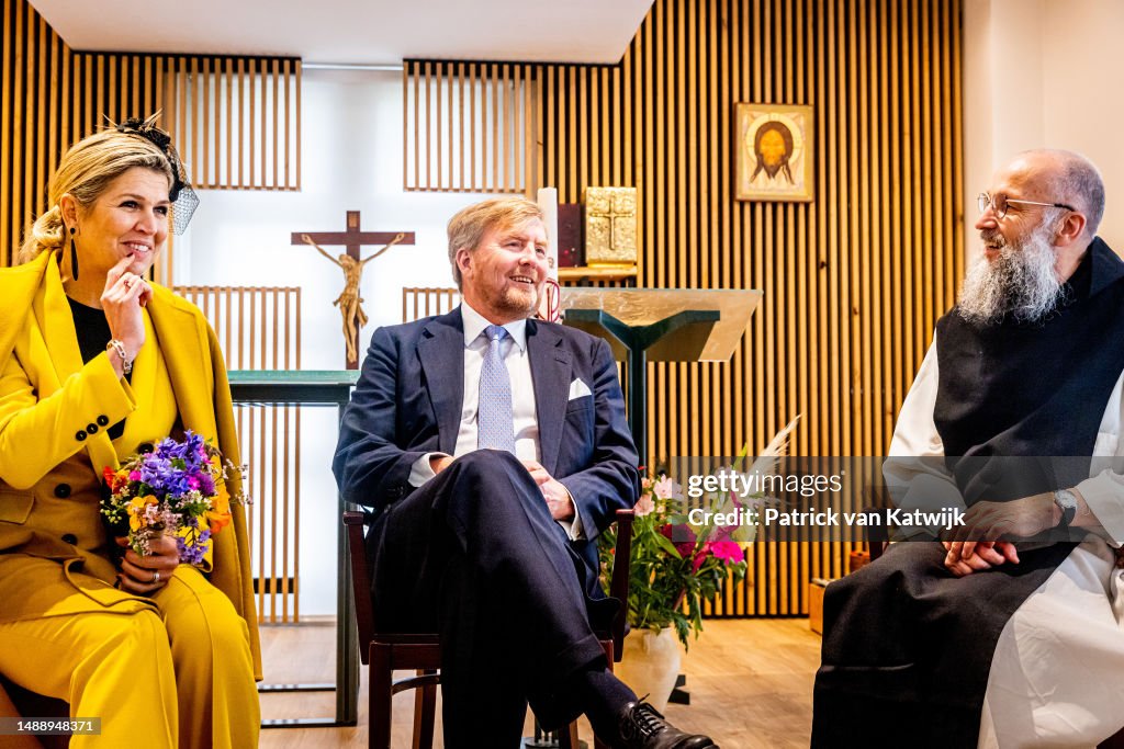 CASA REAL HOLANDESA - Página 88 King-willem-alexander-of-the-netherlands-and-queen-maxima-of-the-netherlands-visit-a-monastery