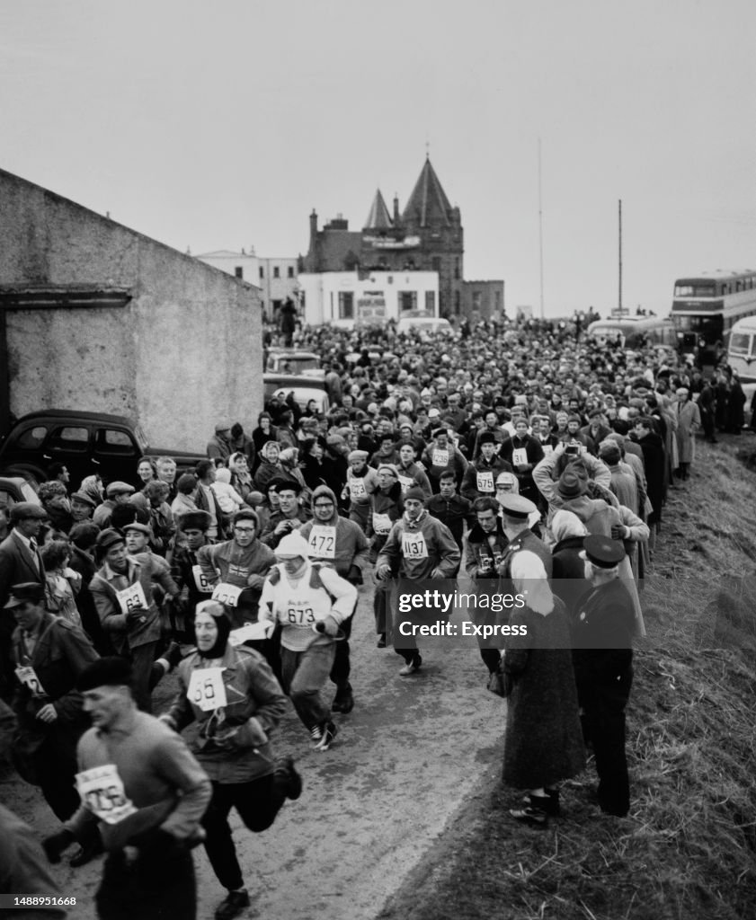 Groates Participants at the start of the John o' Groats to Land's End race ...