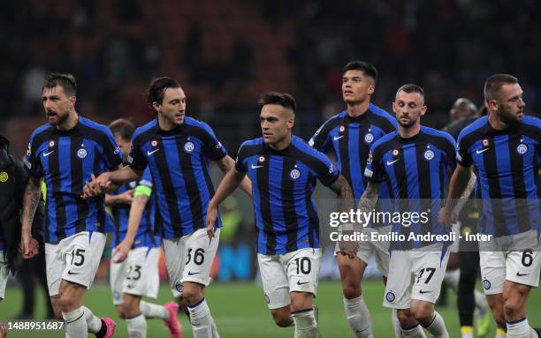 Francesco Acerbi, Matteo Darmian, Lautaro Martinez, Marcelo Brozovic and Stefan De Vrij of FC Internazionale greet the fans and celebrate the victory...