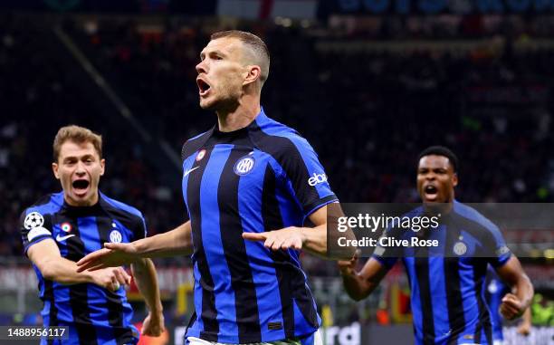 Edin Dzeko of FC Internazionale celebrates with teammates after scoring the team's first goal during the UEFA Champions League semi-final first leg...
