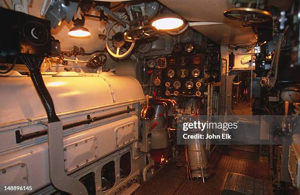 engine room of pamapanito balao class submarine at maritime national historic park. - kriegsschiff stock-fotos und bilder