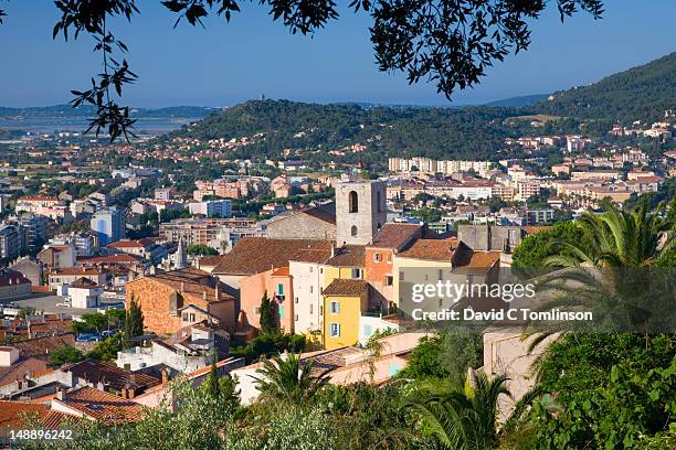 old town rooftops from parc st-bernard with presqu'ile de giens in distance. - hyères foto e immagini stock