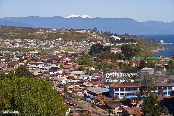 puerto montt town from above. - puerto montt 個照片及圖片檔