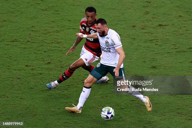 Sander of Goias fights for the ball with Wesley of Flamengo during the match between Flamengo and Goias as part of Brasileirao 2023 at Maracana...