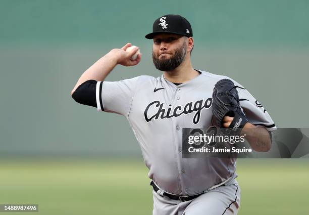 Starting pitcher Lance Lynn of the Chicago White Sox pitches warms up prior to the game against the Kansas City Royals at Kauffman Stadium on May 10,...