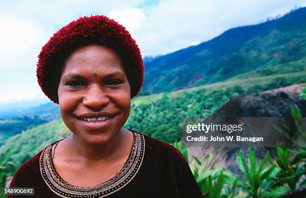 portrait of trukat village woman with house in background. - hangen fotografías e imágenes de stock