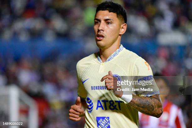 Leonardo Suarez of America looks on during the quarterfinals first leg match between Atletico San Luis and America as part of the Torneo Clausura...